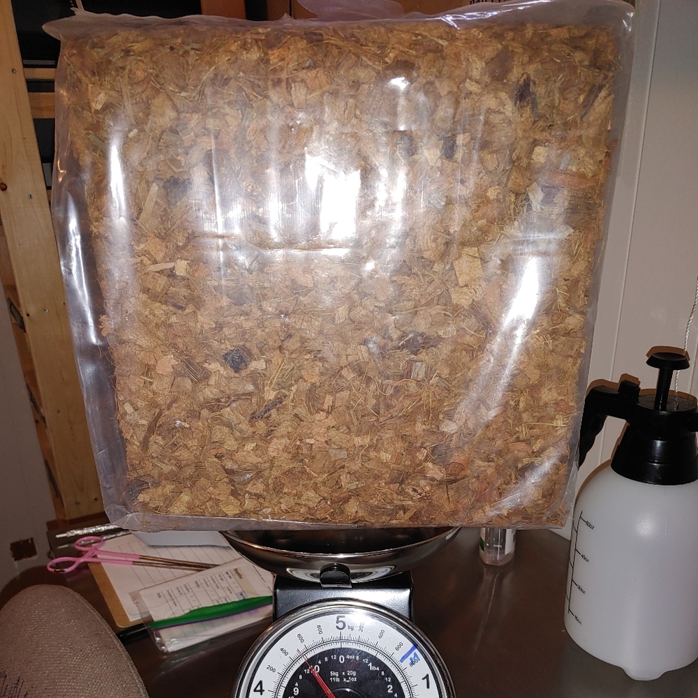 100% Natural coconut husk Bale 4500g bag